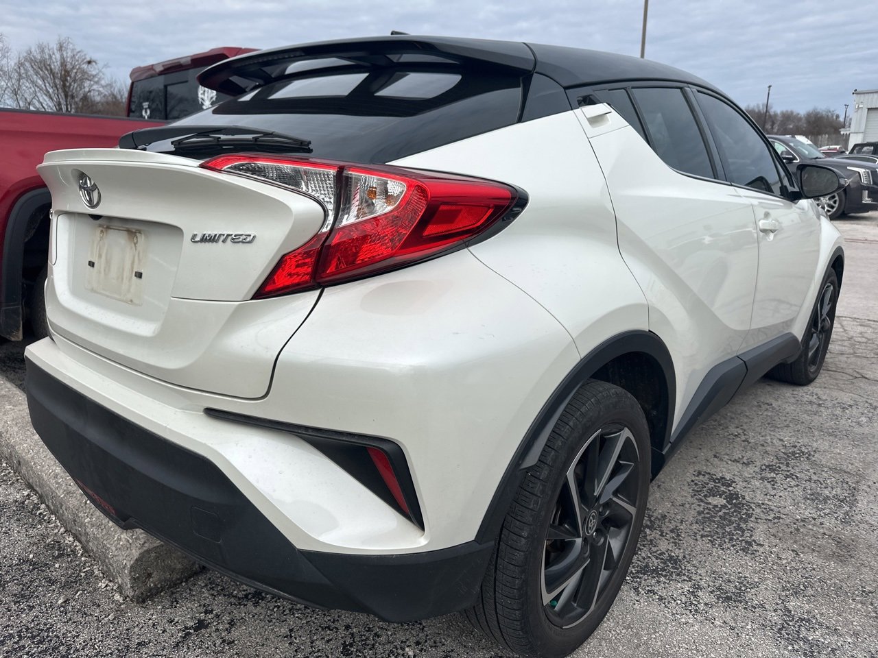 2020 Toyota C-HR LE photo 2