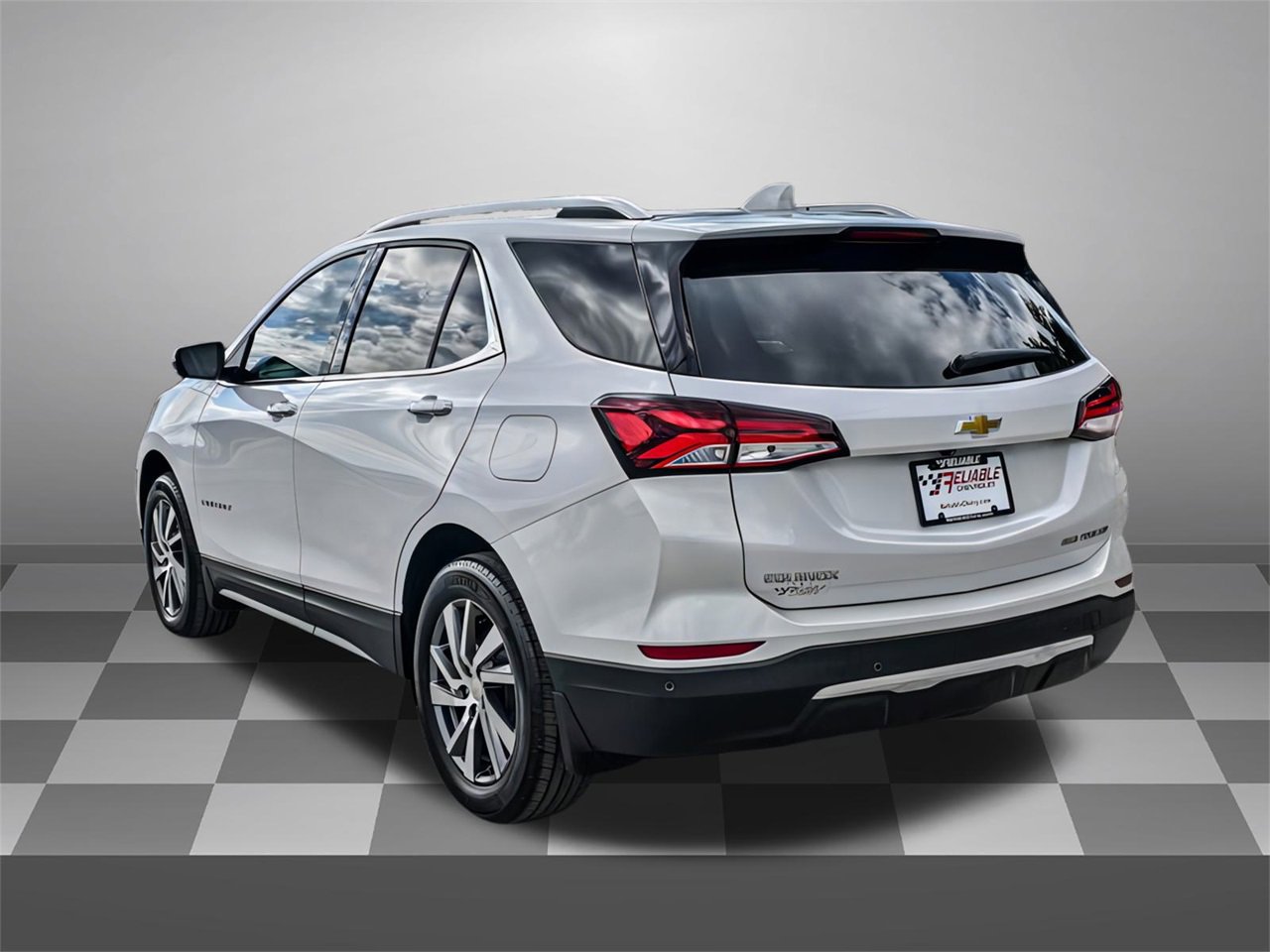 2024 Chevrolet Equinox Premier photo 2