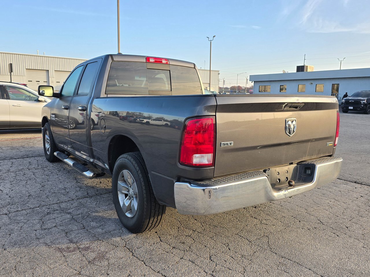 2017 Ram 1500 SLT photo 4