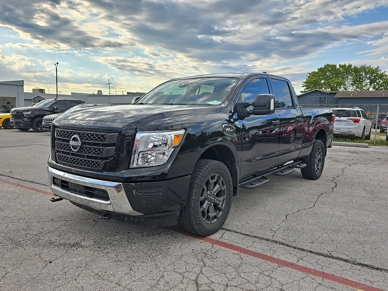 2024 Nissan Titan SV photo 2