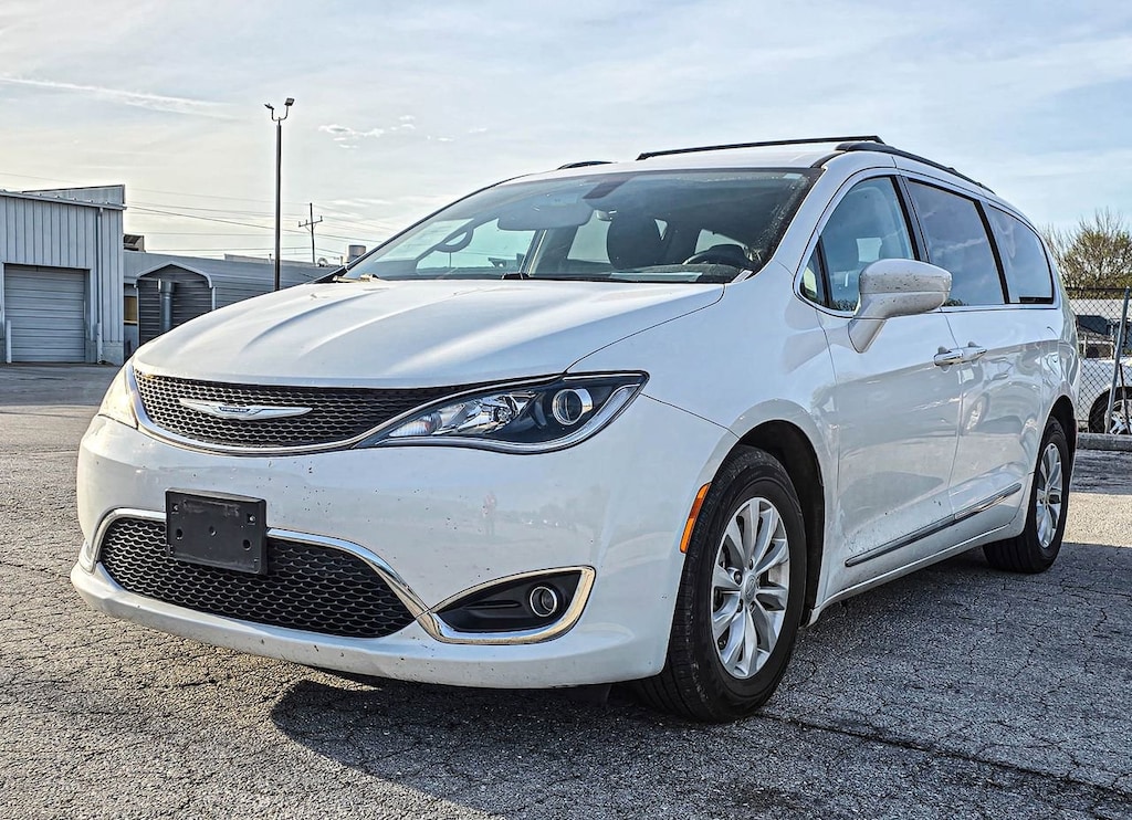 Used 2017 Chrysler Pacifica Touring-L Van
