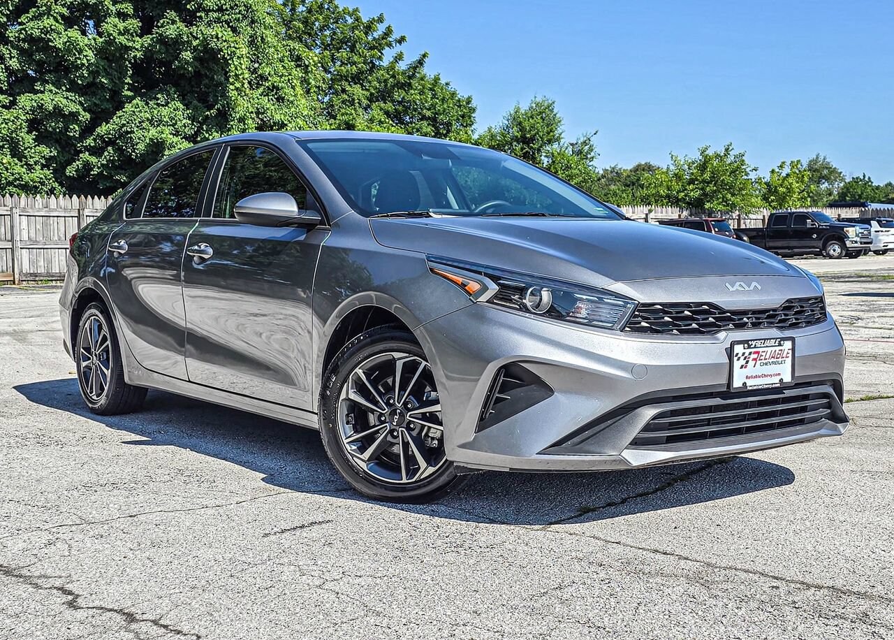 2023 Kia Forte LXS FWD