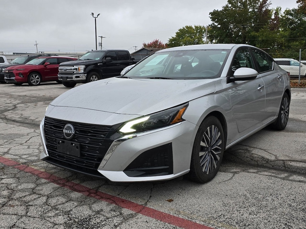 Used 2023 Nissan Altima 2.5 SV Sedan