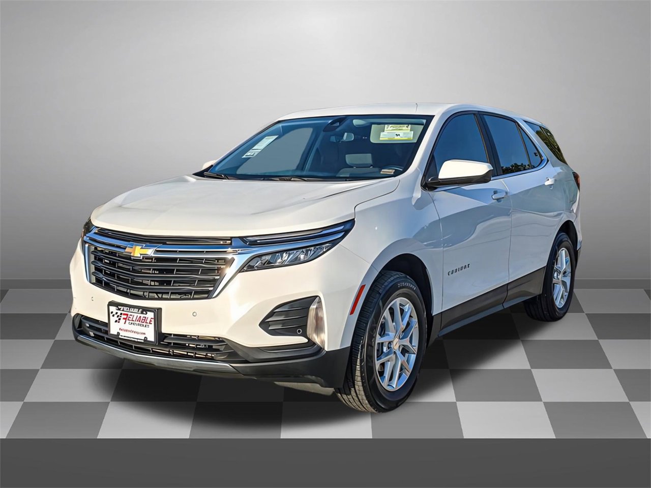 2024 Chevrolet Equinox LT photo 2