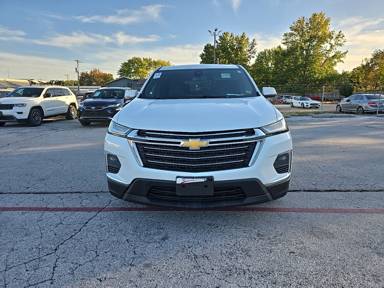 2023 Chevrolet Traverse Cloth 1LT photo 2