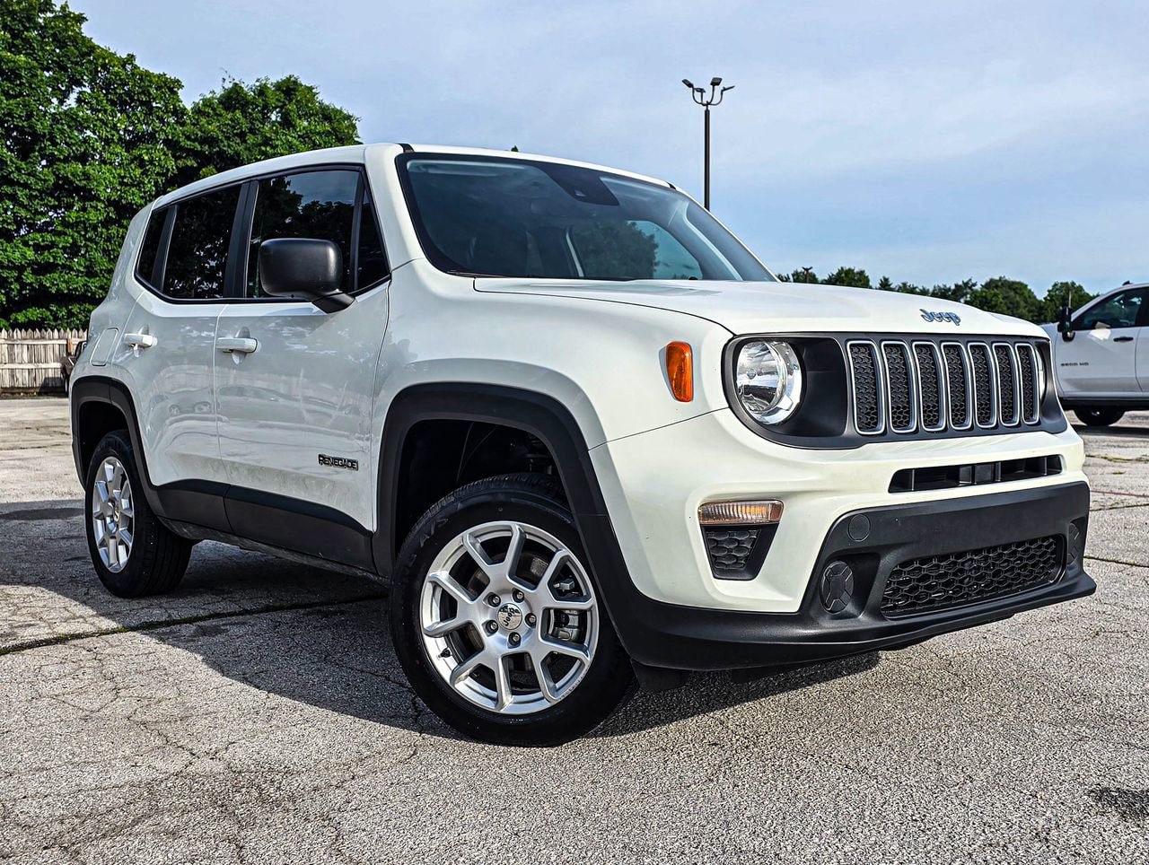 2023 Jeep Renegade Latitude 4x4's photo