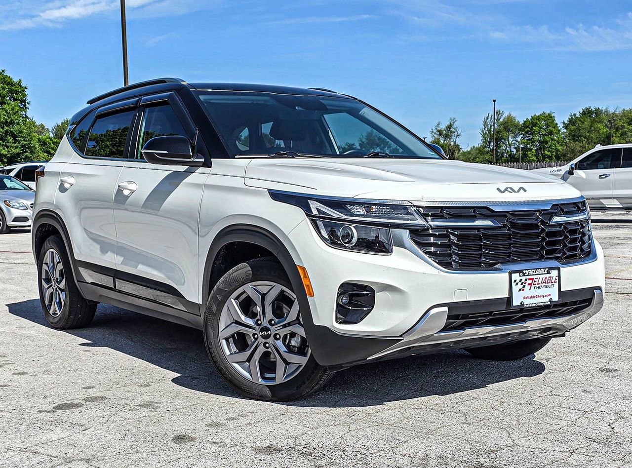 White 2024 Kia Seltos S FWD SUV / Crossover Front-Wheel Drive Automatic