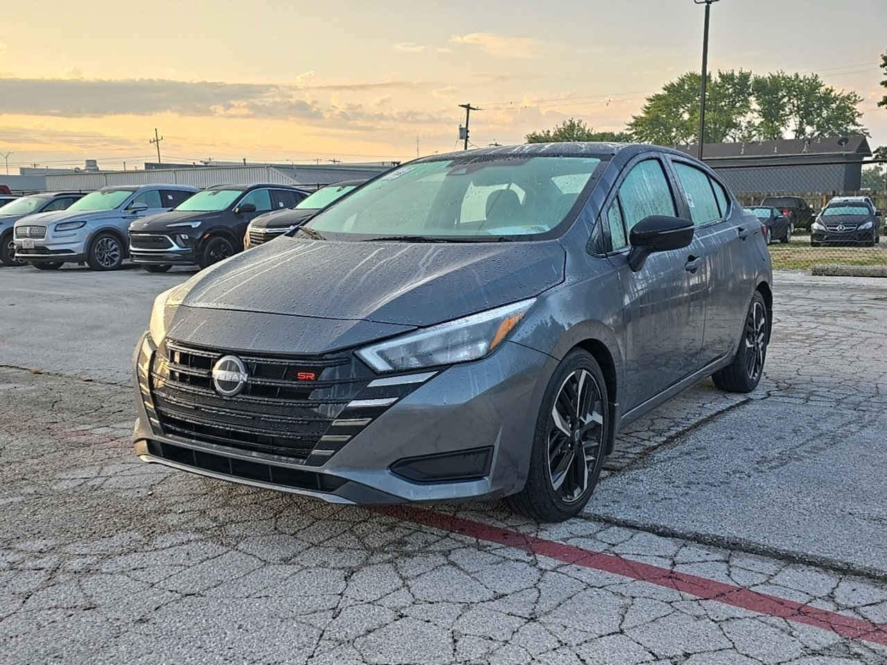 2023 Nissan Versa SR photo 3