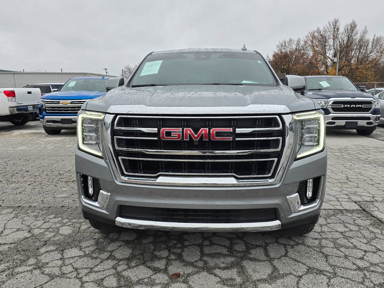 2024 Gmc Yukon SLT photo 2