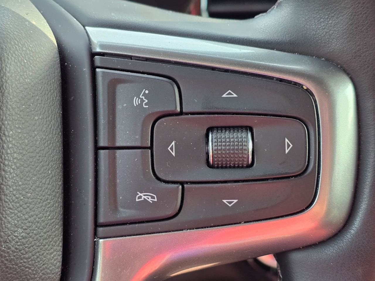 Used 2024 Summit White Chevrolet RST image 21