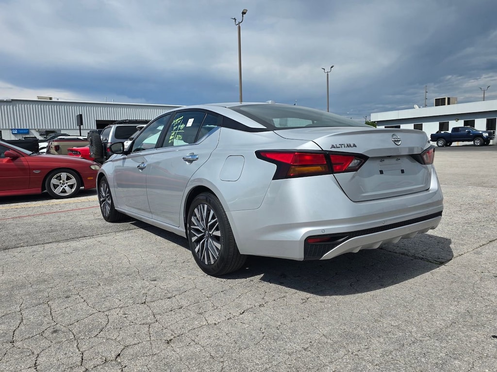 Used 2024 Nissan Altima SV FWD Sedan