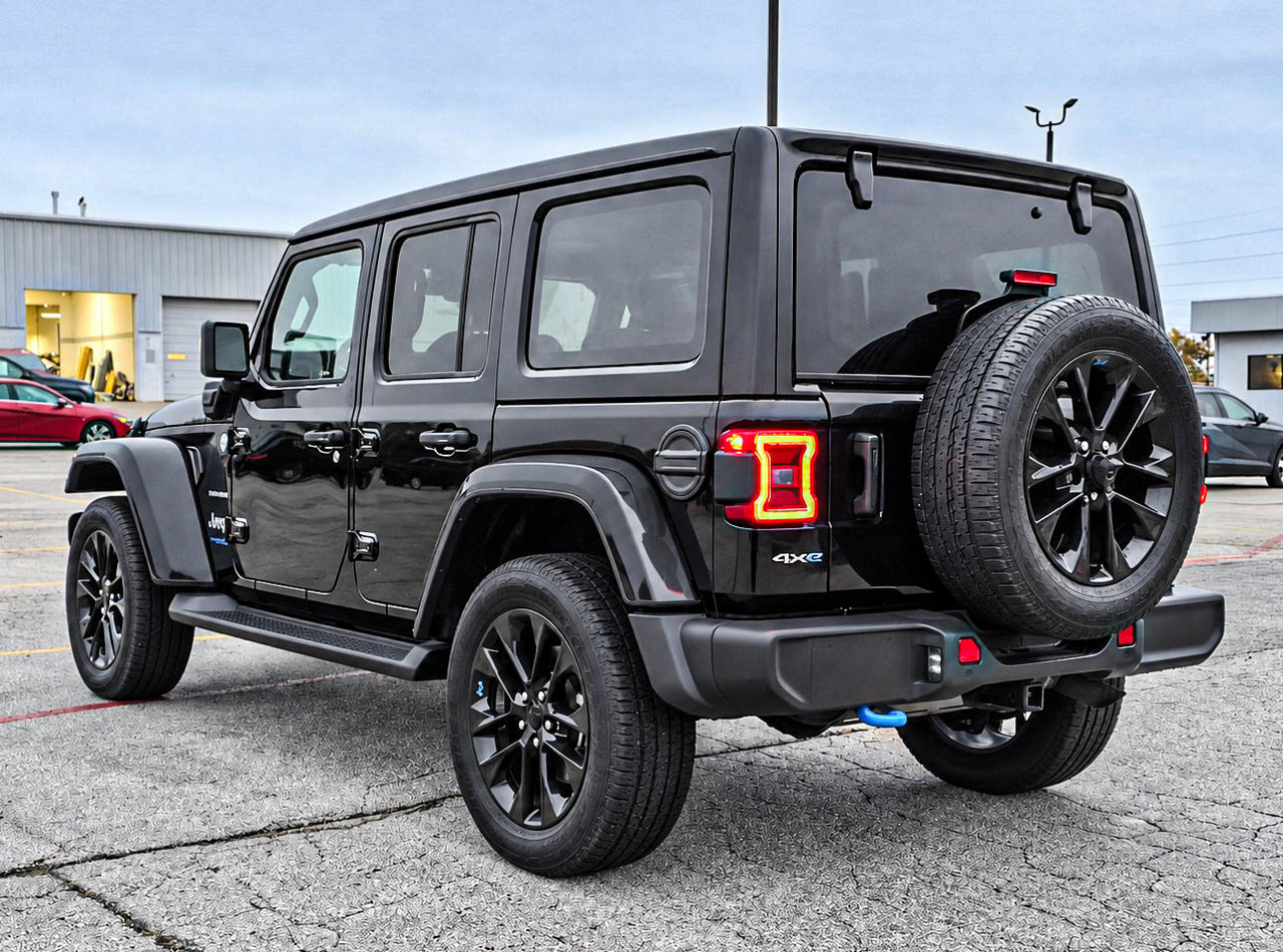Used 2022 Jeep Wrangler Unlimited 4xe Sahara SUV