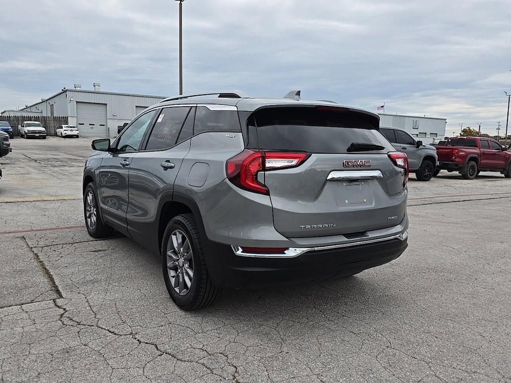 Used 2024 GMC Terrain SLT SUV