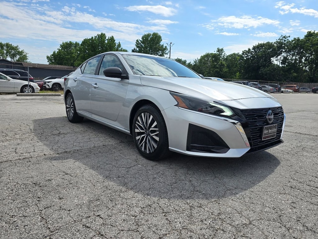 Used 2024 Nissan Altima SV FWD Sedan