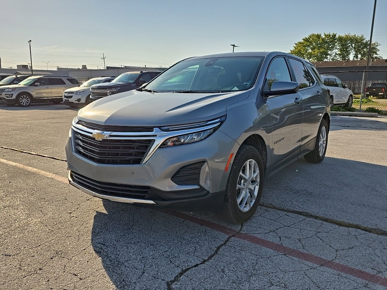 2024 Chevrolet Equinox LT photo 2