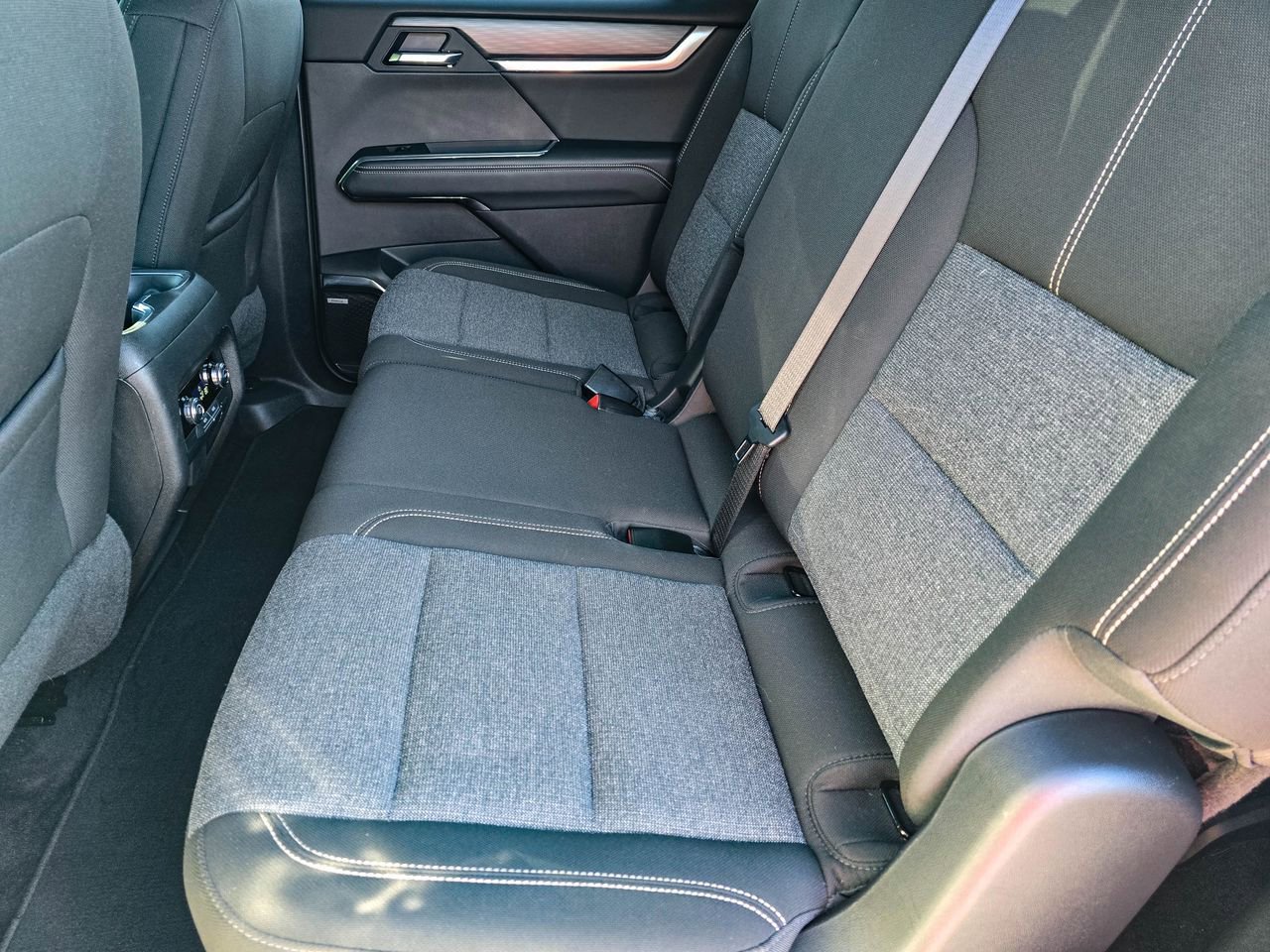 2025 GMC Acadia Elevation - Photo 32