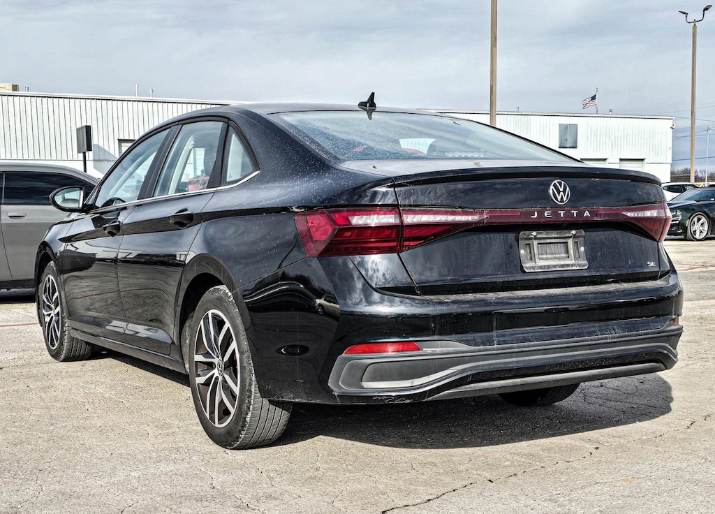 Used 2025 Volkswagen Jetta SE Sedan