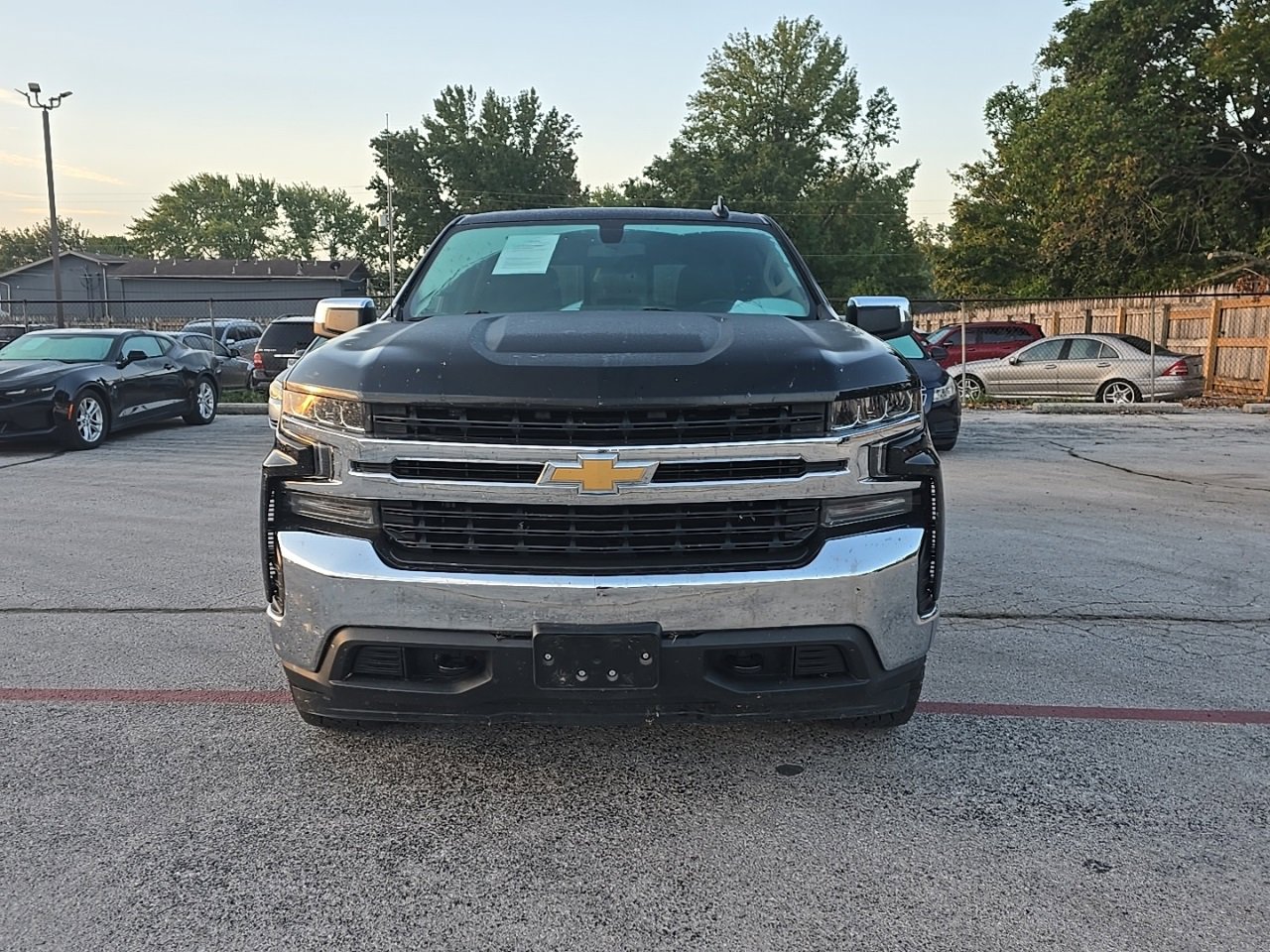 2019 Chevrolet Silverado 1500 LT photo 2