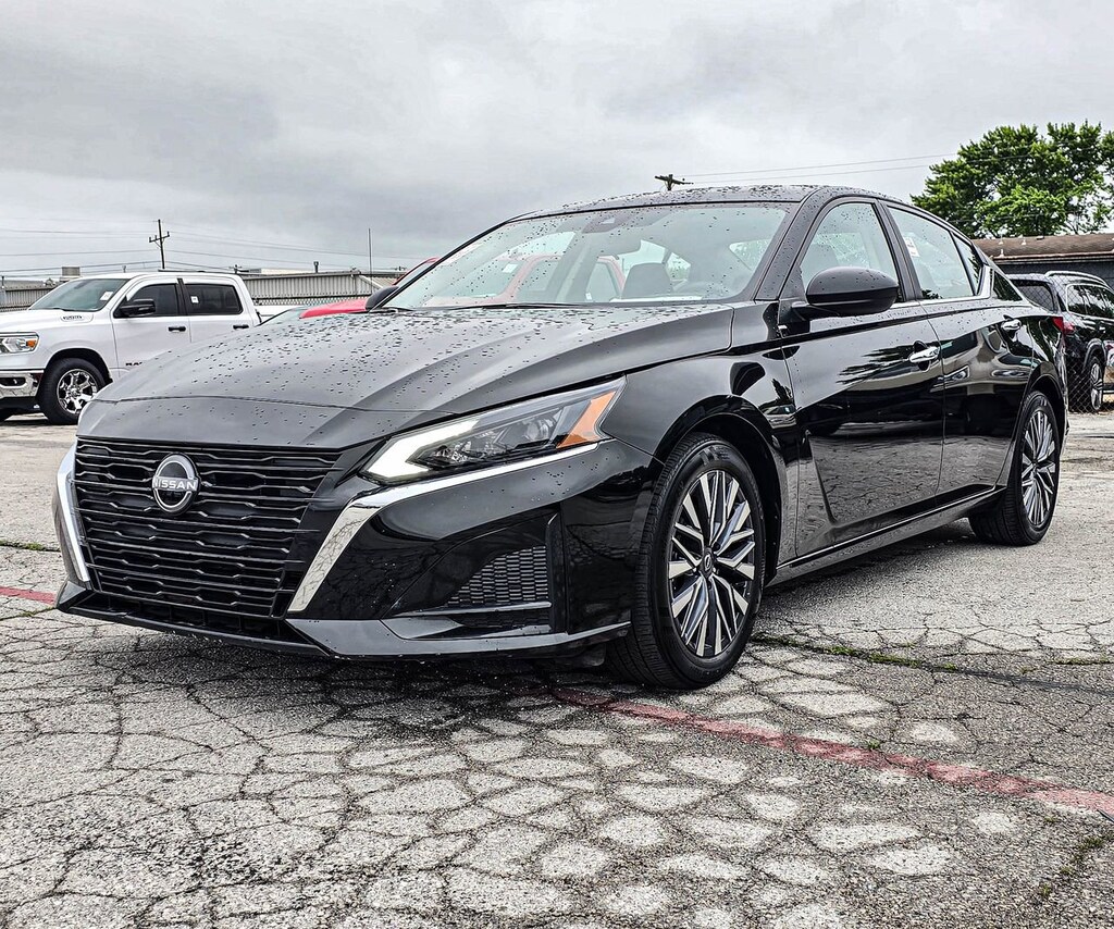 Used 2025 Nissan Altima SV FWD Sedan