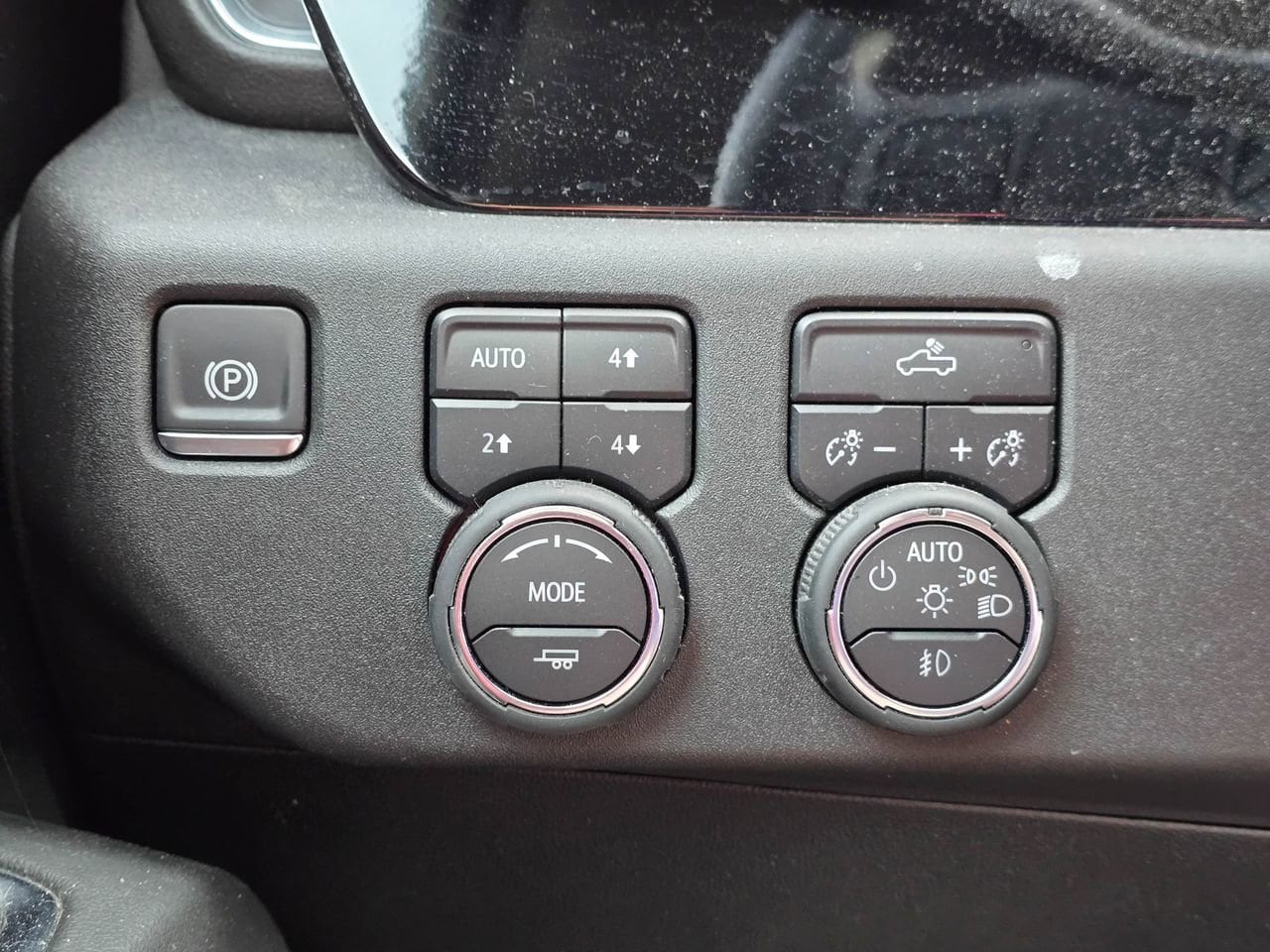 Used 2024 Summit White Chevrolet RST image 24
