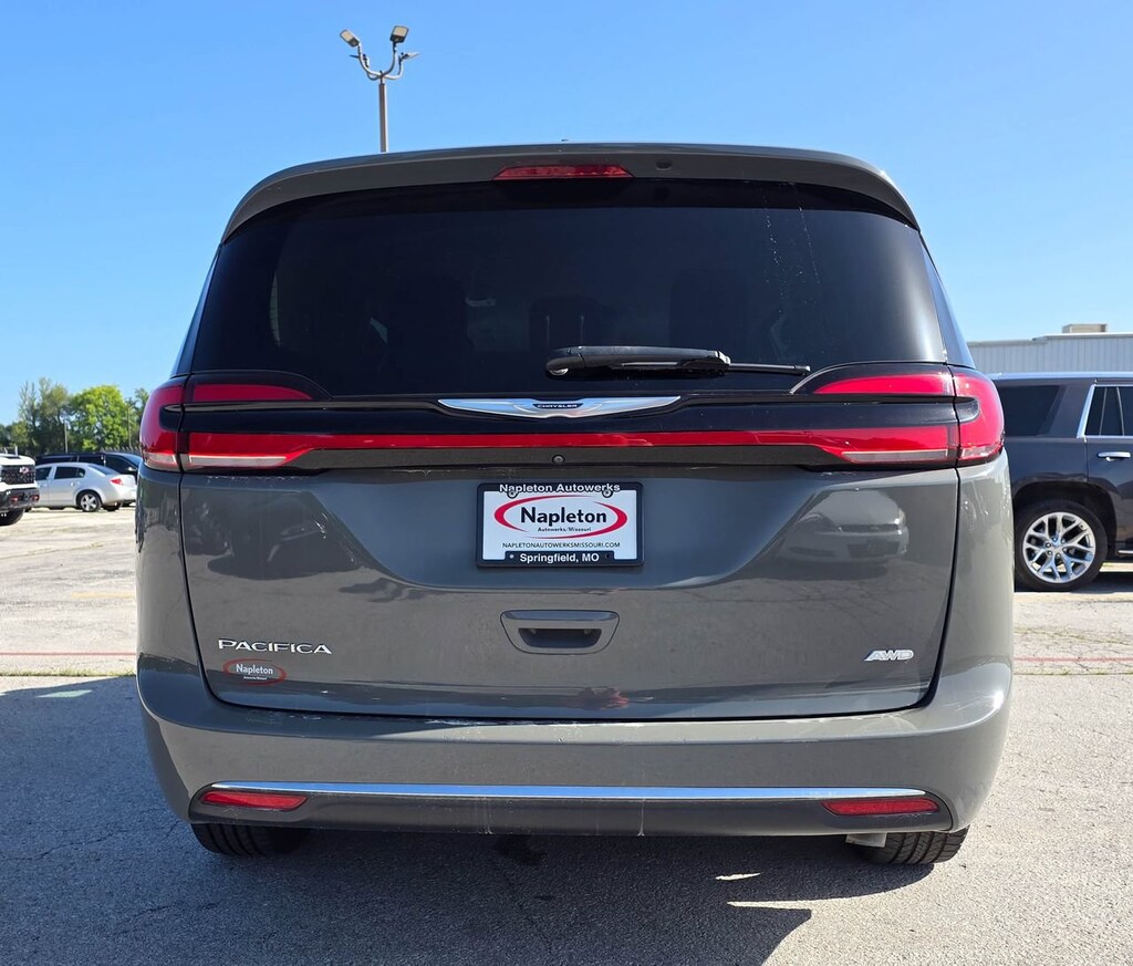 Used 2022 Chrysler Pacifica Touring L AWD Van Passenger Van