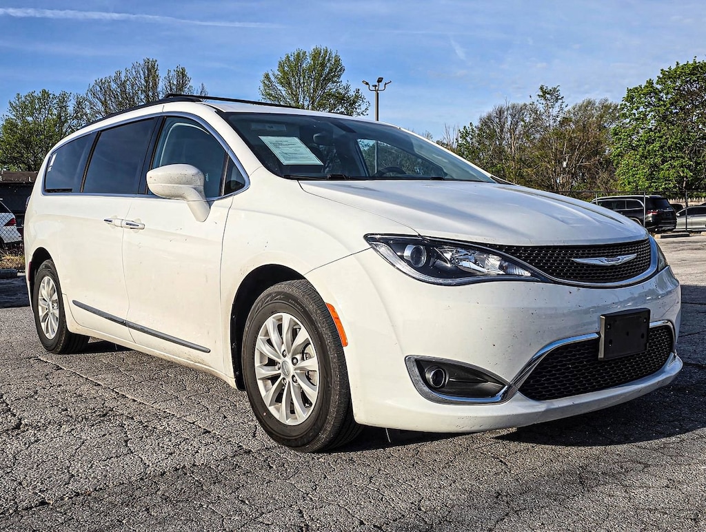 Used 2017 Chrysler Pacifica Touring-L Van