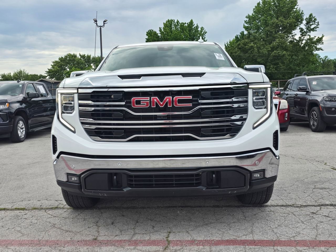 2025 GMC Sierra 4WD Crew Cab Standard Box SLT's photo