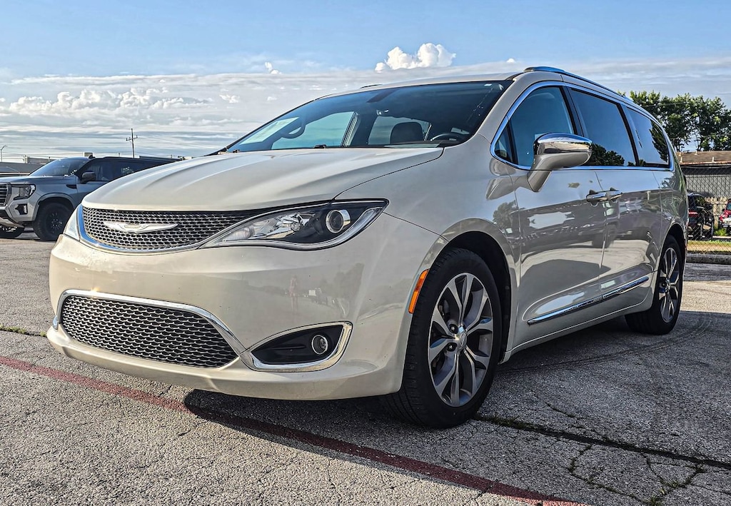 Used 2017 Chrysler Pacifica Limited Van