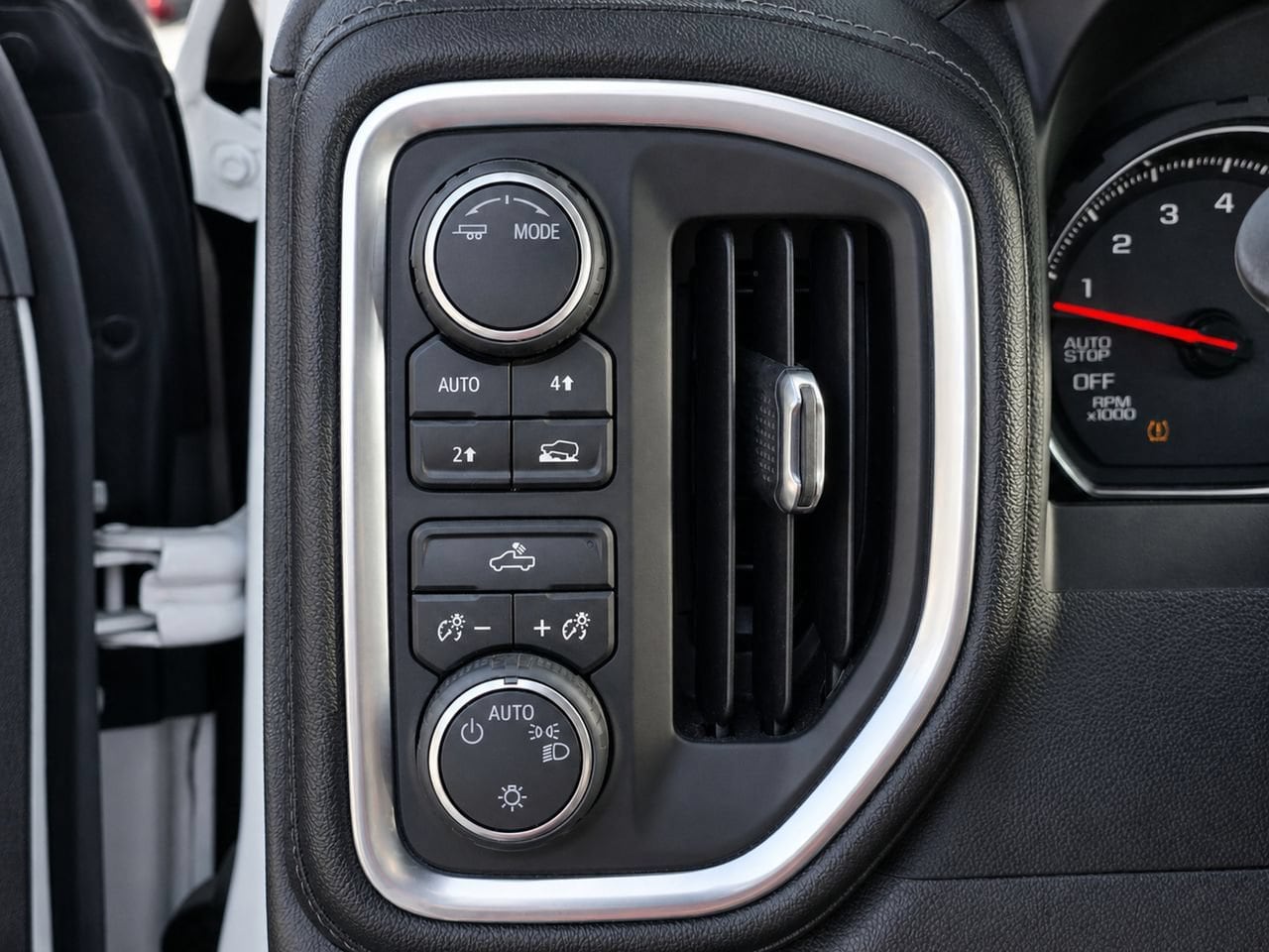 Used 2020 Summit White Chevrolet LT image 30