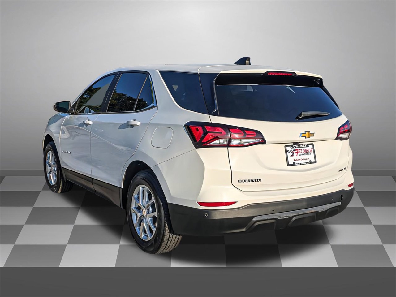 2024 Chevrolet Equinox LT photo 3