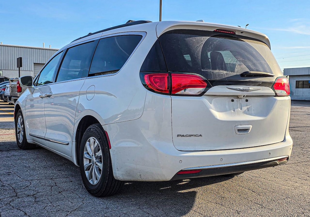 Used 2017 Chrysler Pacifica Touring-L Van