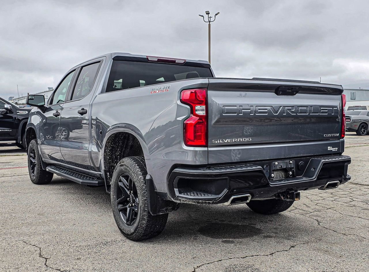 View vehicle photo 4