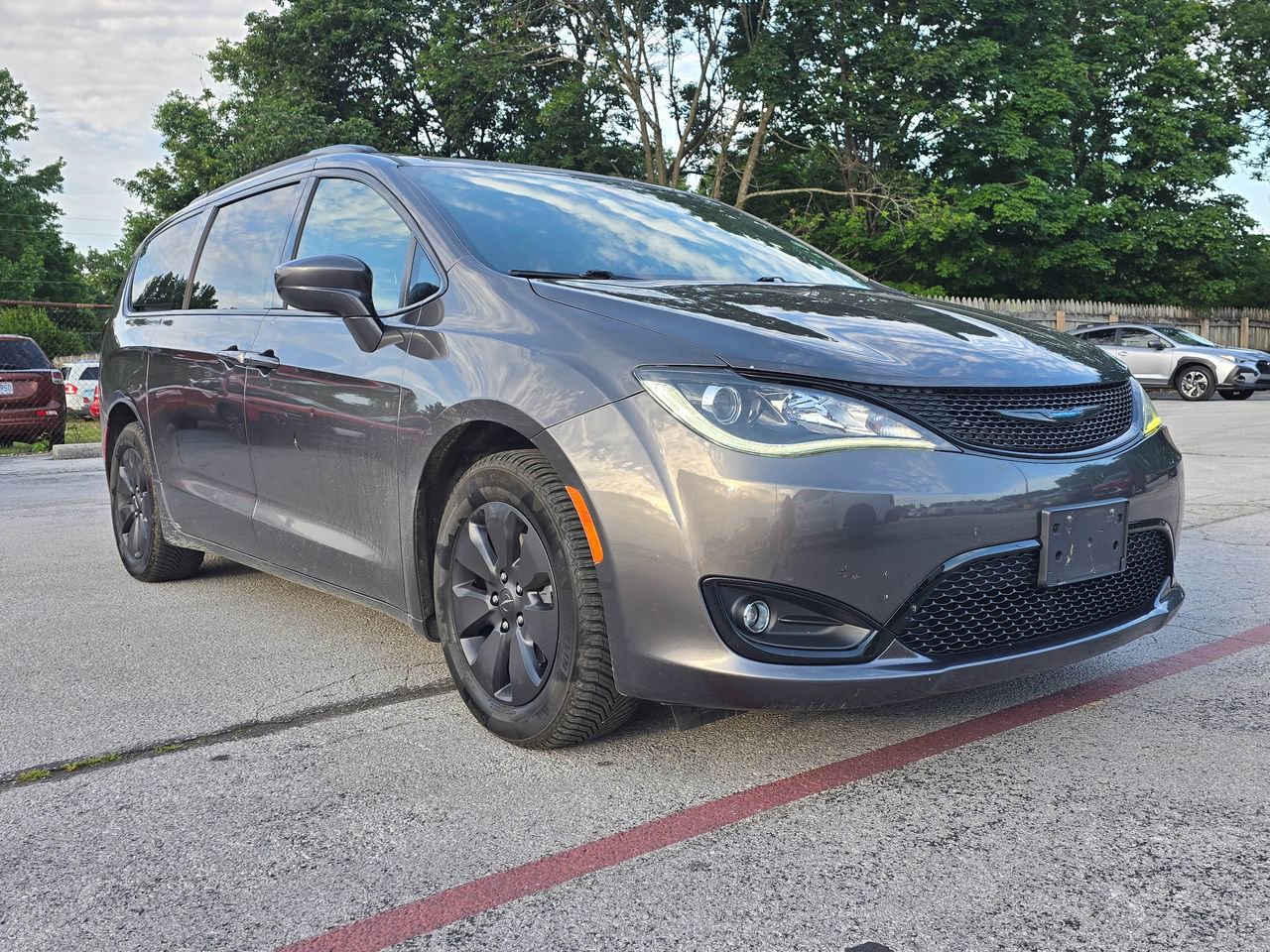 2020 Chrysler Pacifica Hybrid Touring L's photo