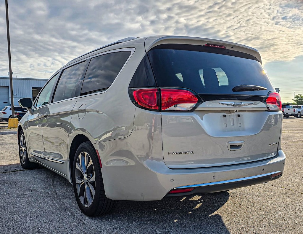 Used 2017 Chrysler Pacifica Limited Van