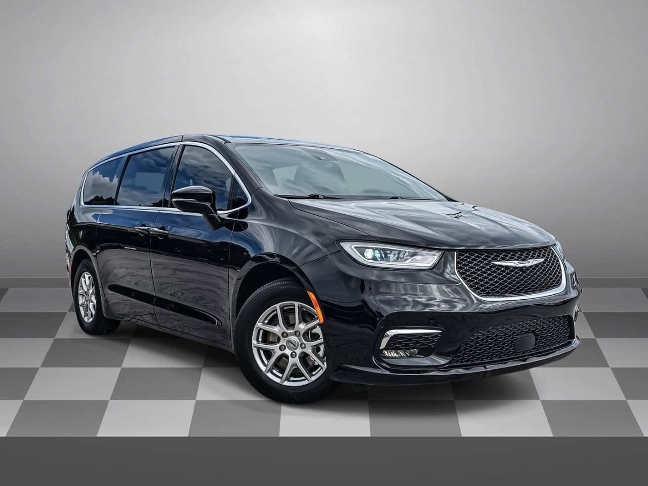 2025 Chrysler Pacifica Select's photo