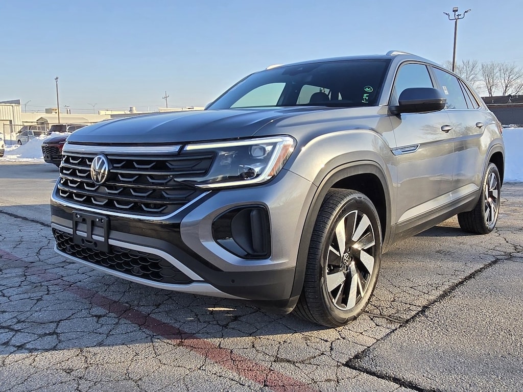 Used 2025 Volkswagen Atlas Cross Sport 2.0T SE w/Technology SUV