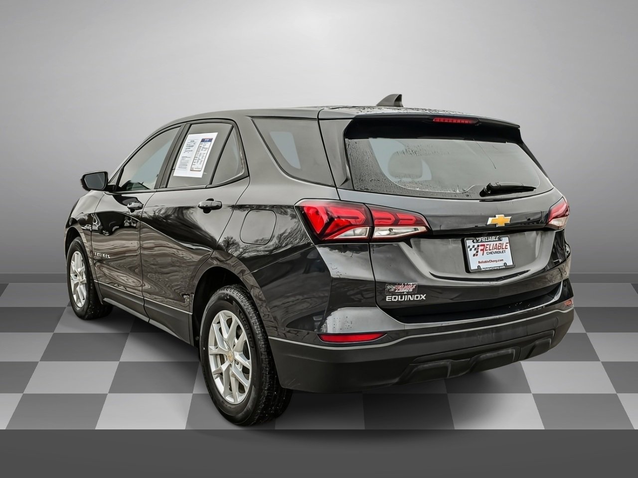 2022 Chevrolet Equinox LS photo 3