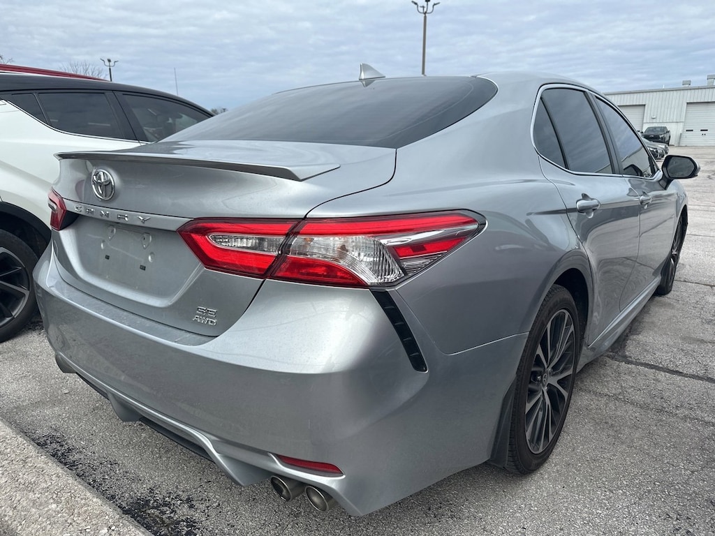Used 2020 Toyota Camry SE Sedan