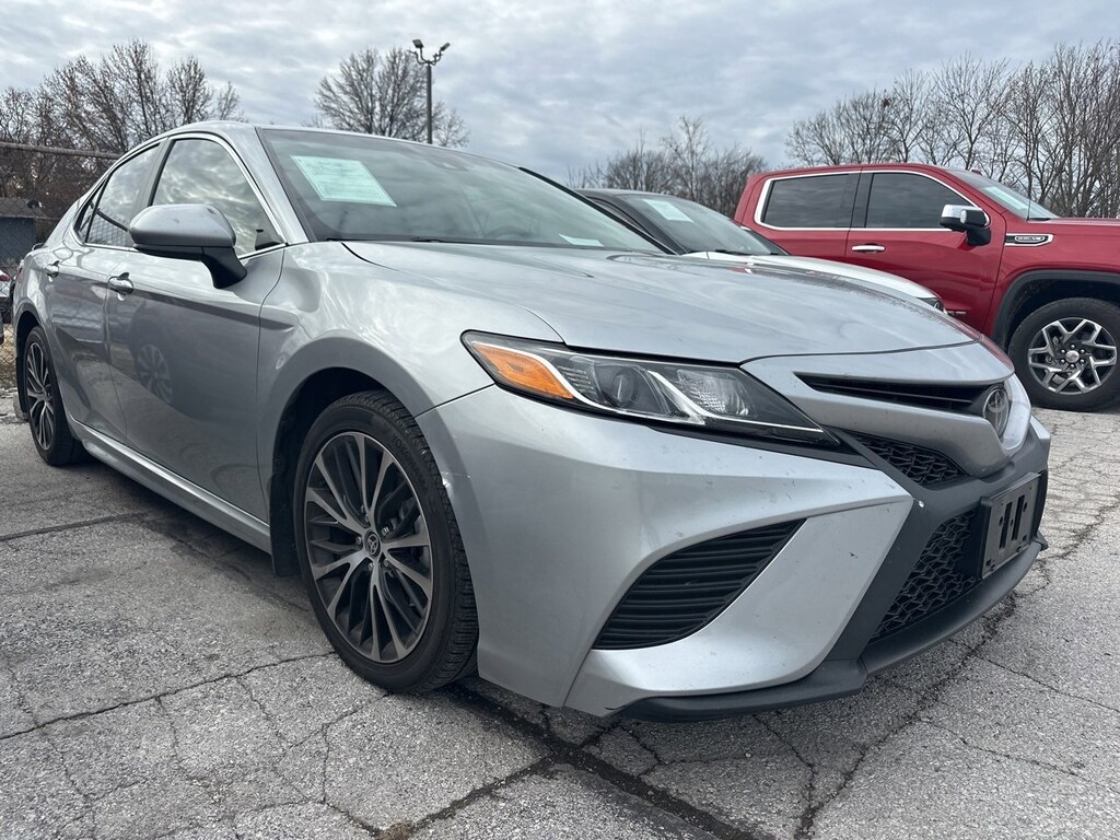 Used 2020 Toyota Camry SE Sedan