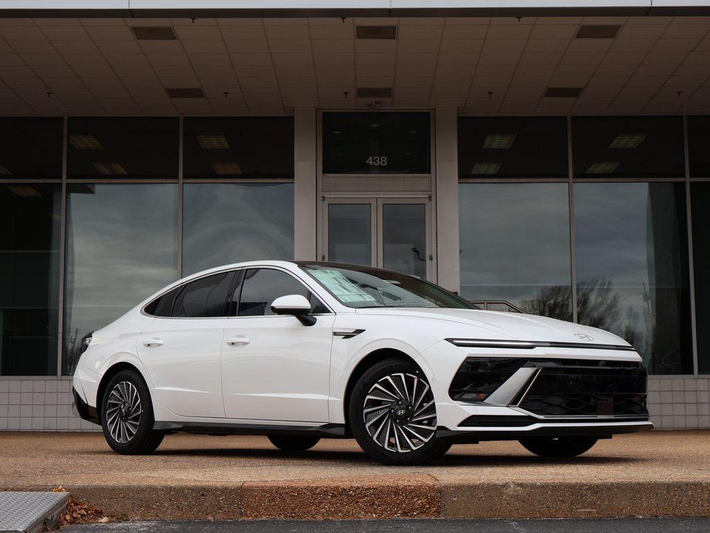 2026 Hyundai Sonata Hybrid Limited's photo