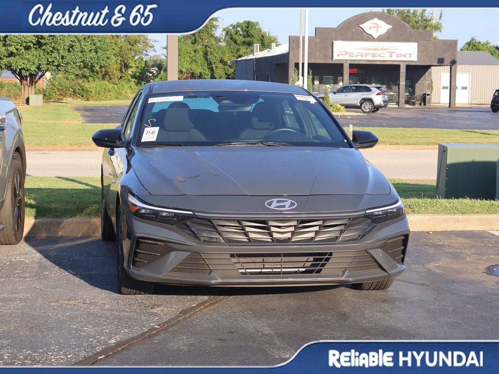 2025 Hyundai Elantra SEL - Photo 3