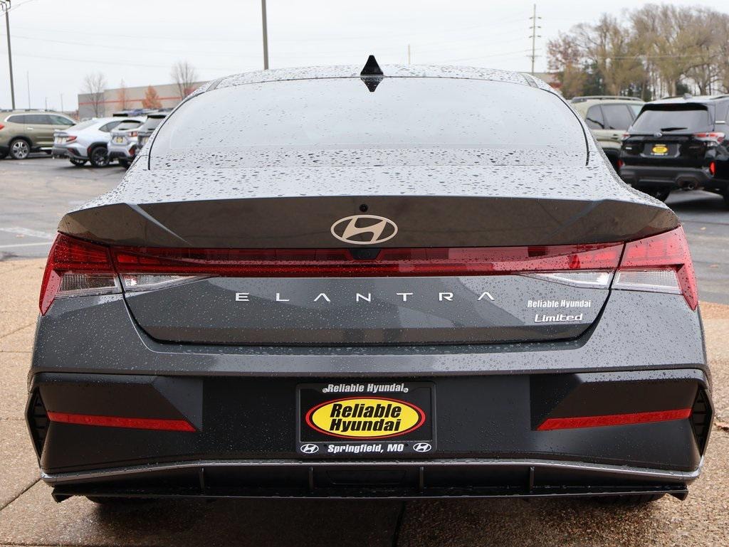 New 2025 Hyundai Elantra Limited Sedan