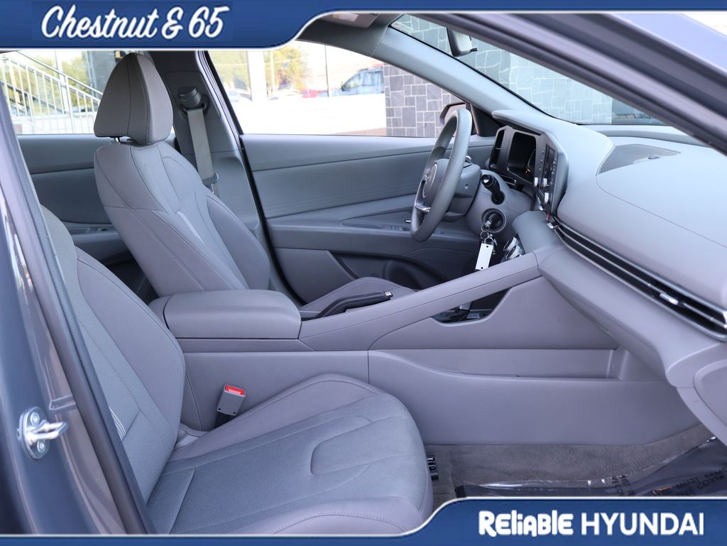 2024 Hyundai Elantra SE - Photo 9