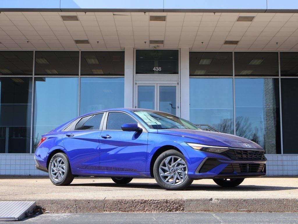 New 2026 Hyundai Elantra Hybrid Blue Sedan