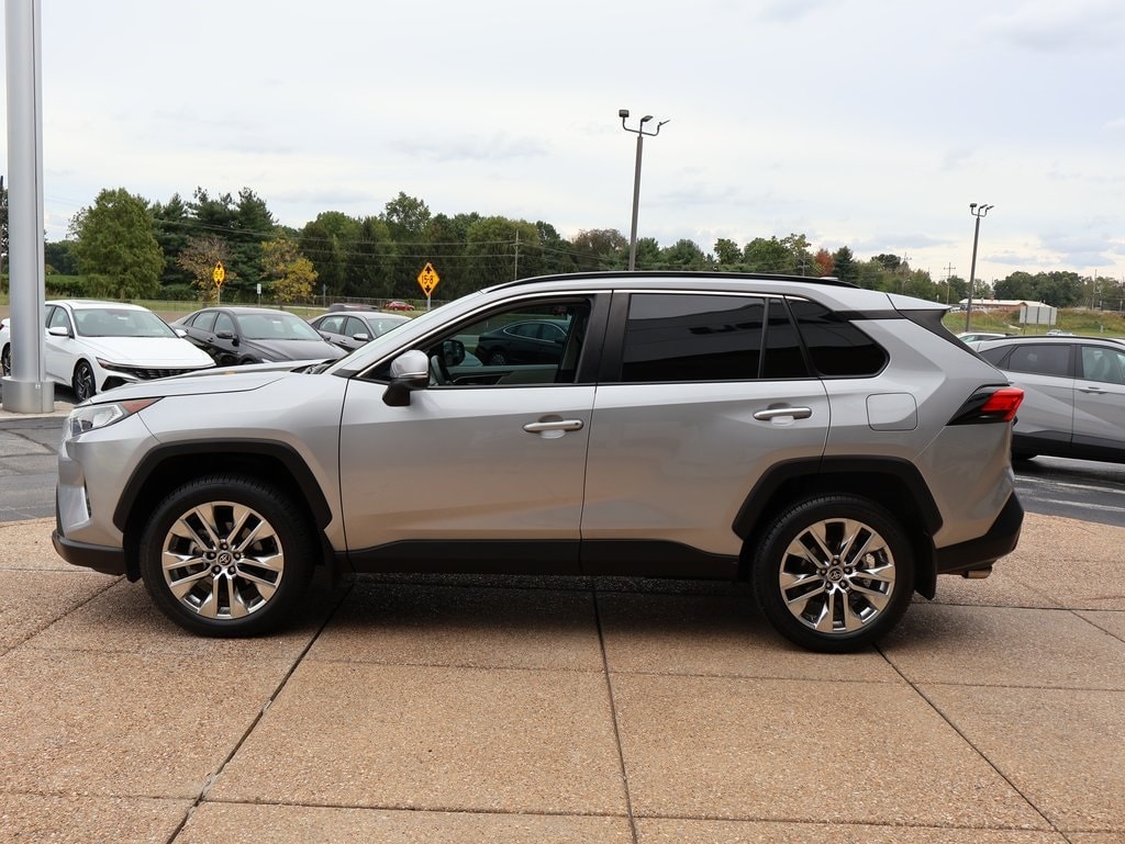 Used 2021 Toyota RAV4 XLE Premium with VIN 2T3A1RFV9MC232091 for sale in Springfield, MO