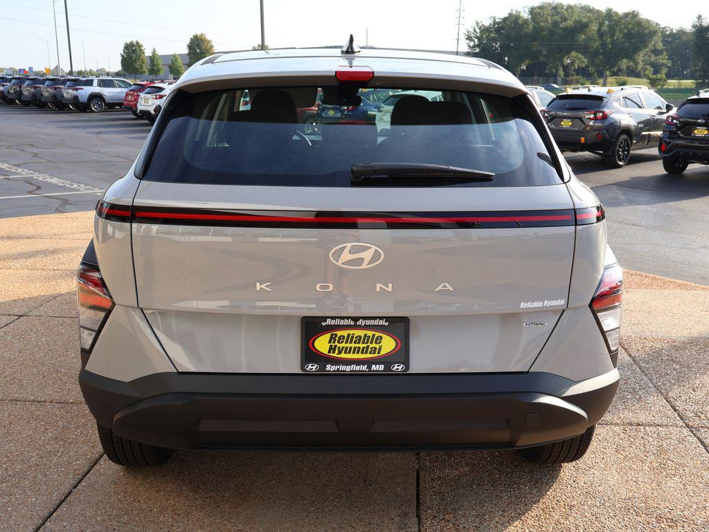New 2027 Cyber Gray Metallic Hyundai SE AWD image 5