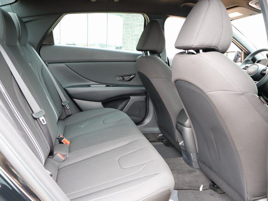 2025 Hyundai Elantra SEL - Photo 13