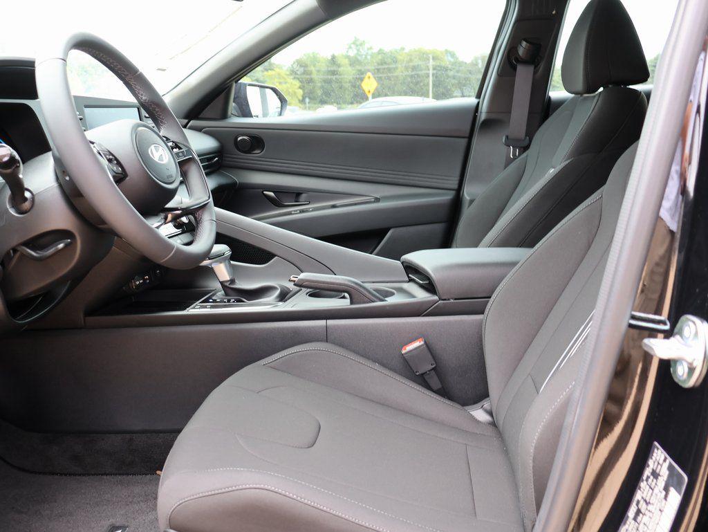 2025 Hyundai Elantra SEL - Photo 23