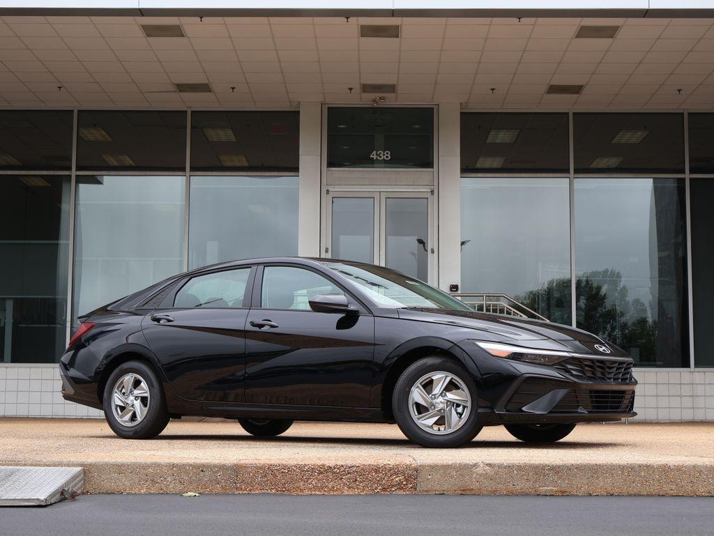New 2026 Hyundai Elantra SE Sedan