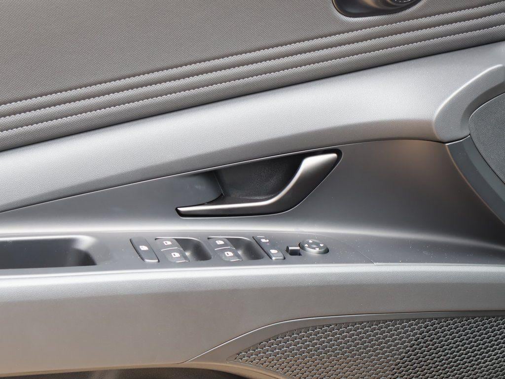 2025 Hyundai Elantra SEL - Photo 22